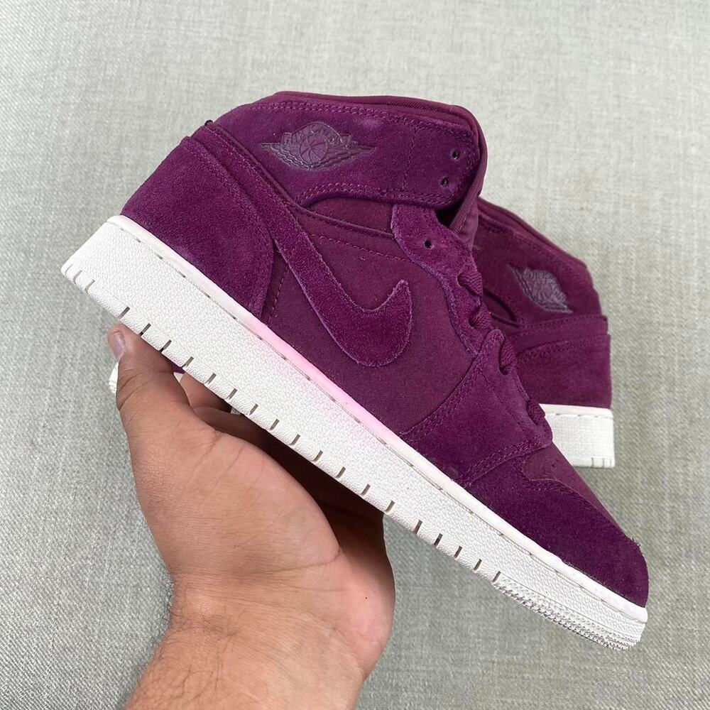 Jordan 1 Mid “Bordeaux / Burgundy” 7W